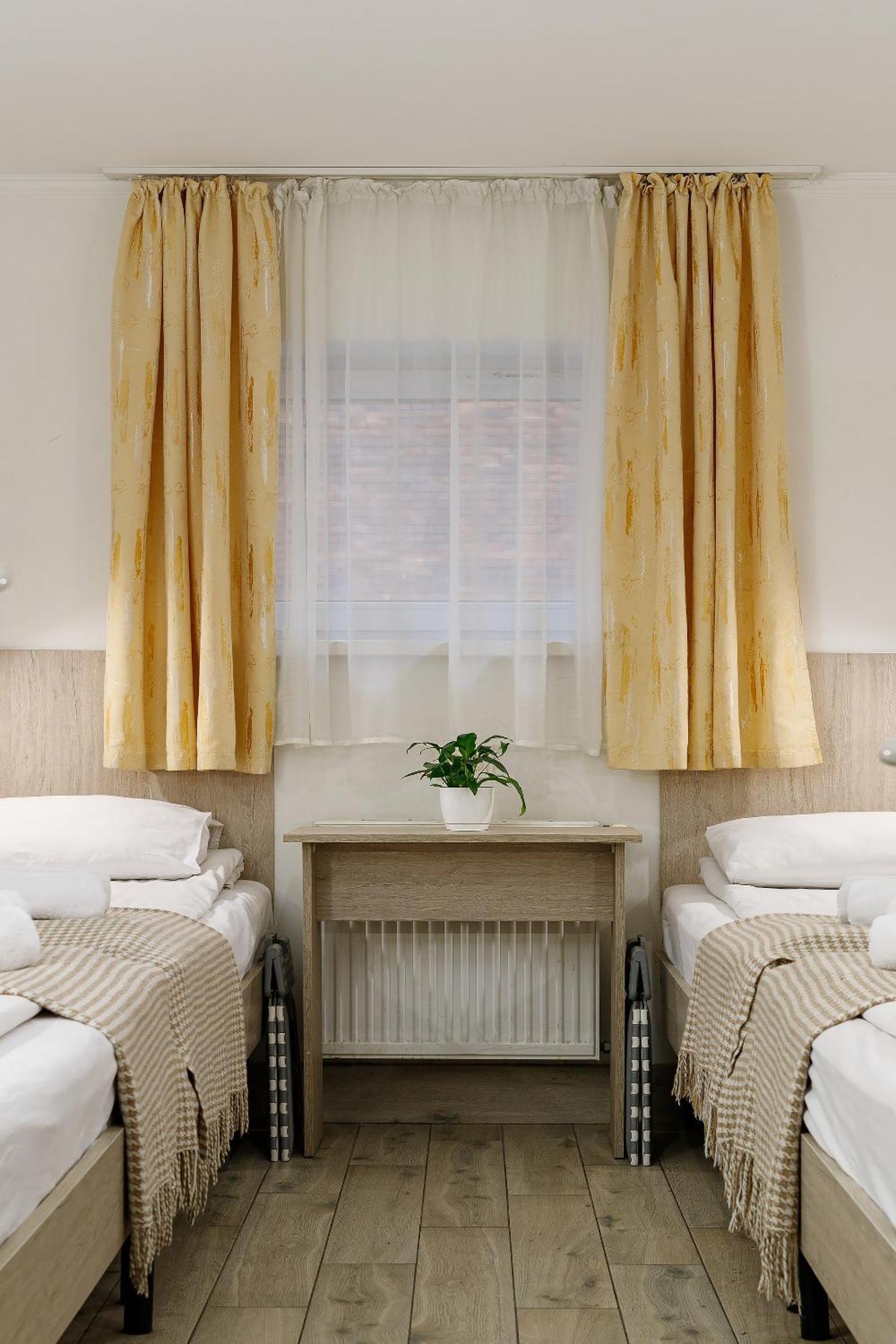 Готель Кайзер Економ Lviv Chambre photo